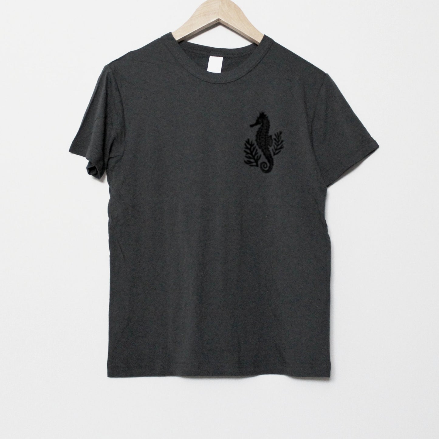 T-shirt hippocampe, t-shirt UNISEXE amoureux de la mer, illustration d’hippocampe imprimée à la main, tee-shirt d’été de plage, impression en bloc estampillée à la main, design lino