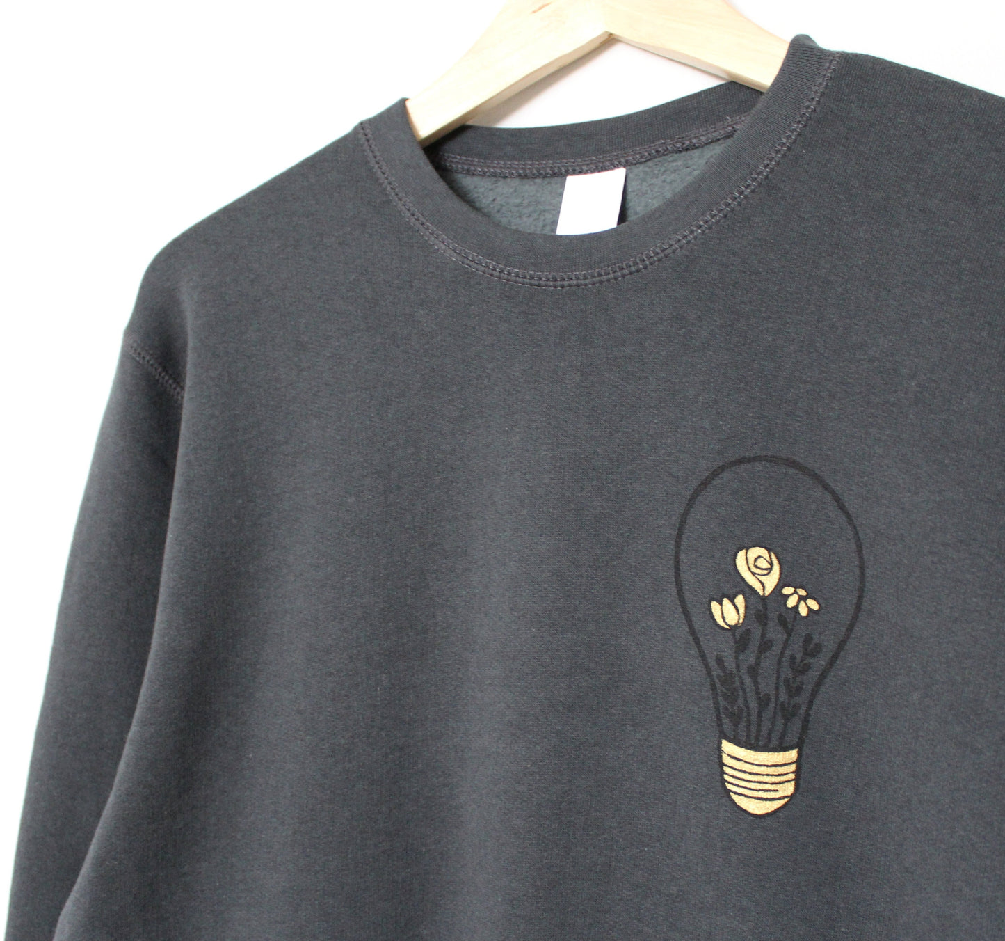 Sweat-shirt UNISEX graphique floral, ampoule peinte à la main avec des fleurs dorées, pull en bambou biologique naturel, mode éthique