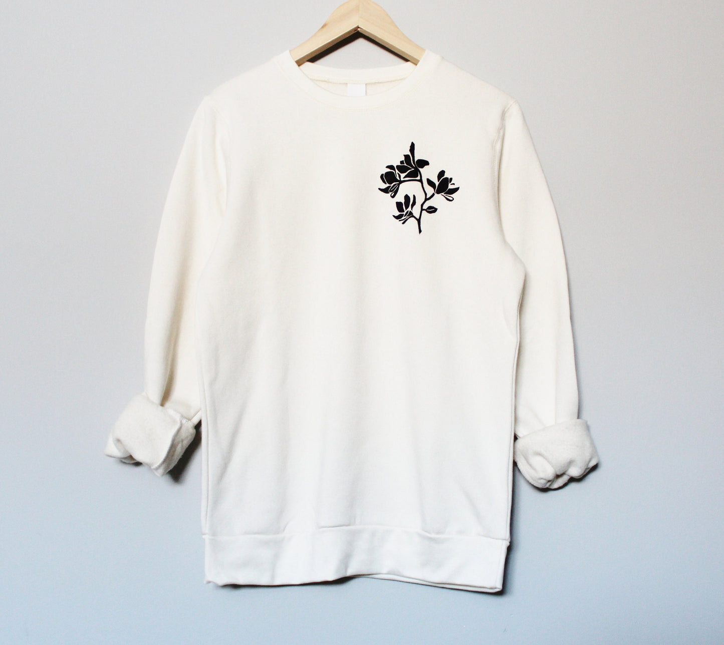 Sweat-shirt fleur de magnolia, col d'équipage UNISEX en bambou, imprimé botanique floral, pull en coton biologique naturel, estampillé à la main, mode éthique