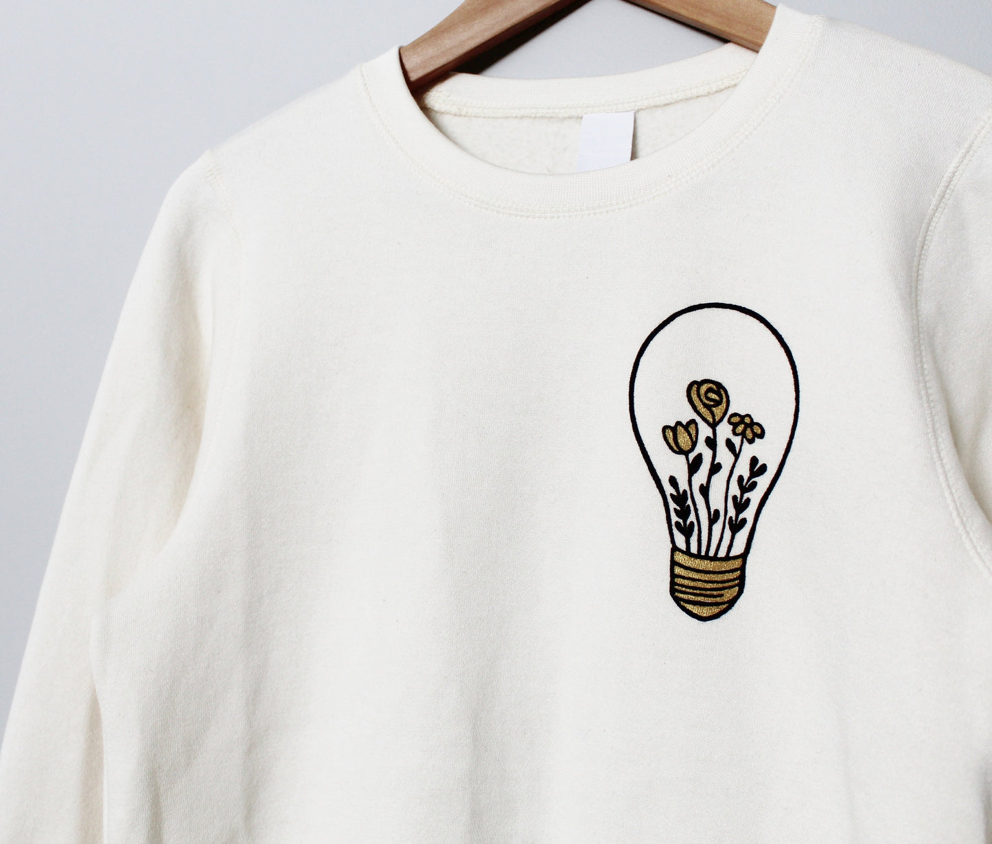 Sweat-shirt UNISEX graphique floral, ampoule peinte à la main avec des fleurs dorées, pull en bambou biologique naturel, mode éthique