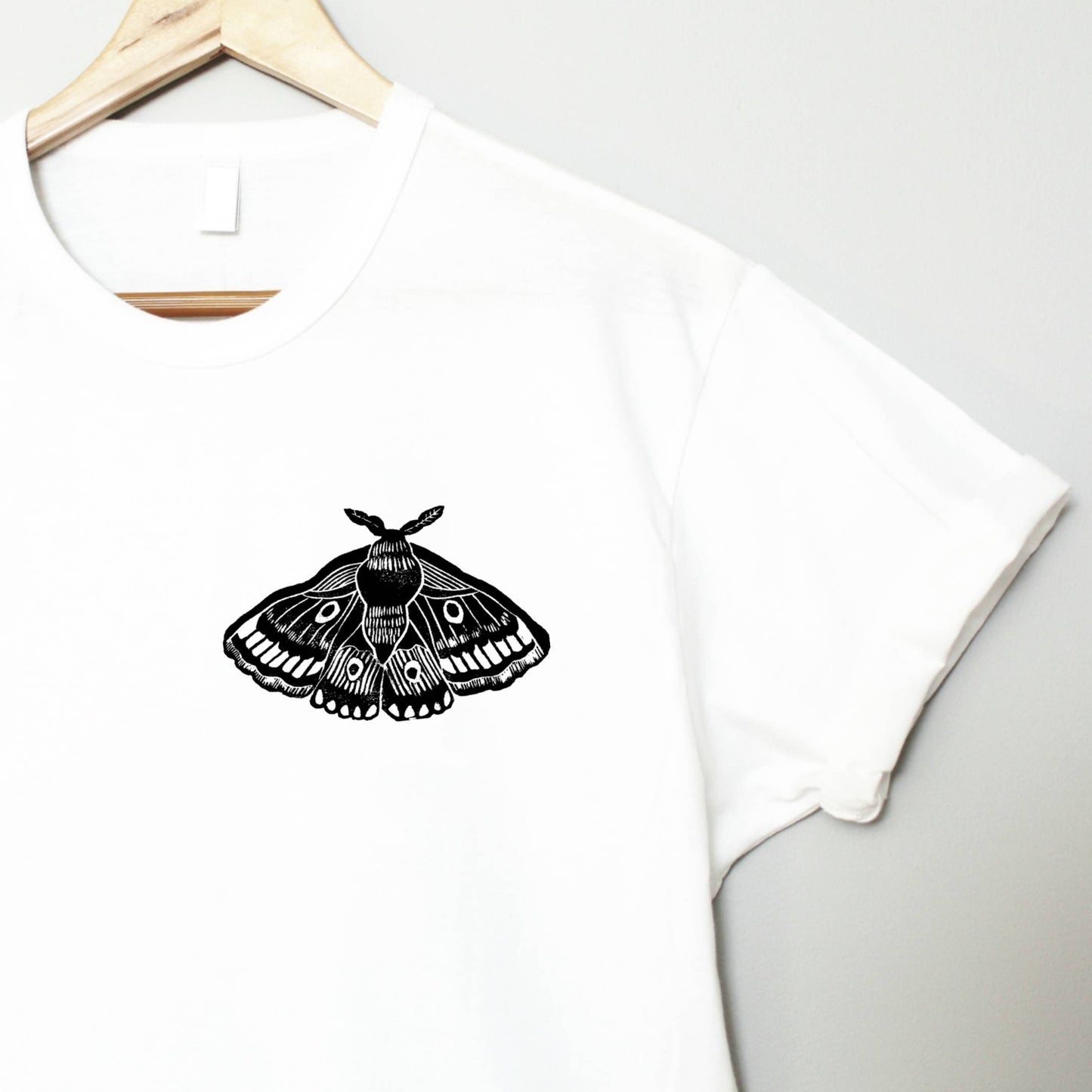 T-shirt Moth, t-shirt imprimé à la main UNISEX, tee-shirt imprimé en bloc unique, illustration de papillon empereur estampillée à la main, vêtements, mode éthique