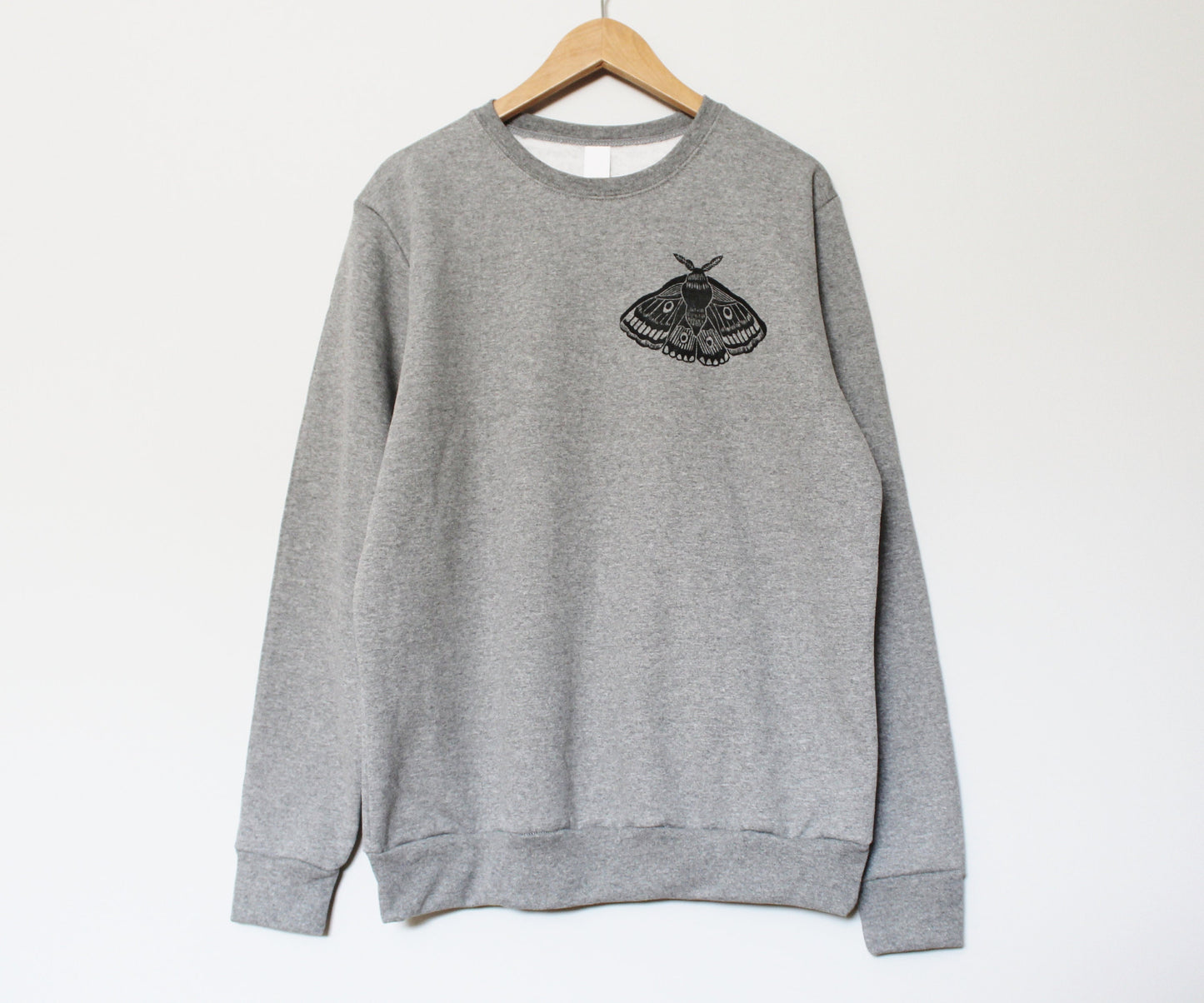 Sweat-shirt Moth, col d’équipage imprimé à la main unisexe, illustration de papillon empereur imprimé en bloc, pull en polaire douce, vêtements, mode éthique