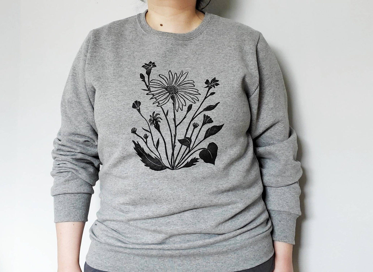 Sweat-shirt à fleurs sauvages, col d’équipage imprimé à la main unisexe, illustration florale imprimée en bloc, pull en polaire douce, vêtements, mode éthique