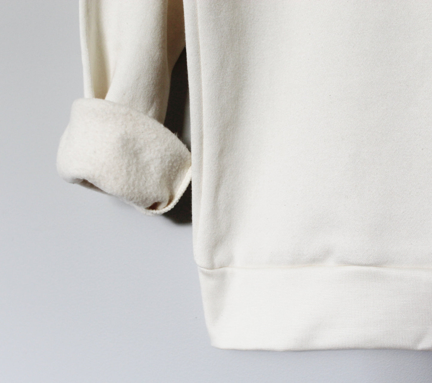 Sweat-shirt imprimé feuilles, col rond UNISEXE en bambou, imprimé botanique minimaliste, pull en coton biologique naturel, mode éthique estampillée à la main