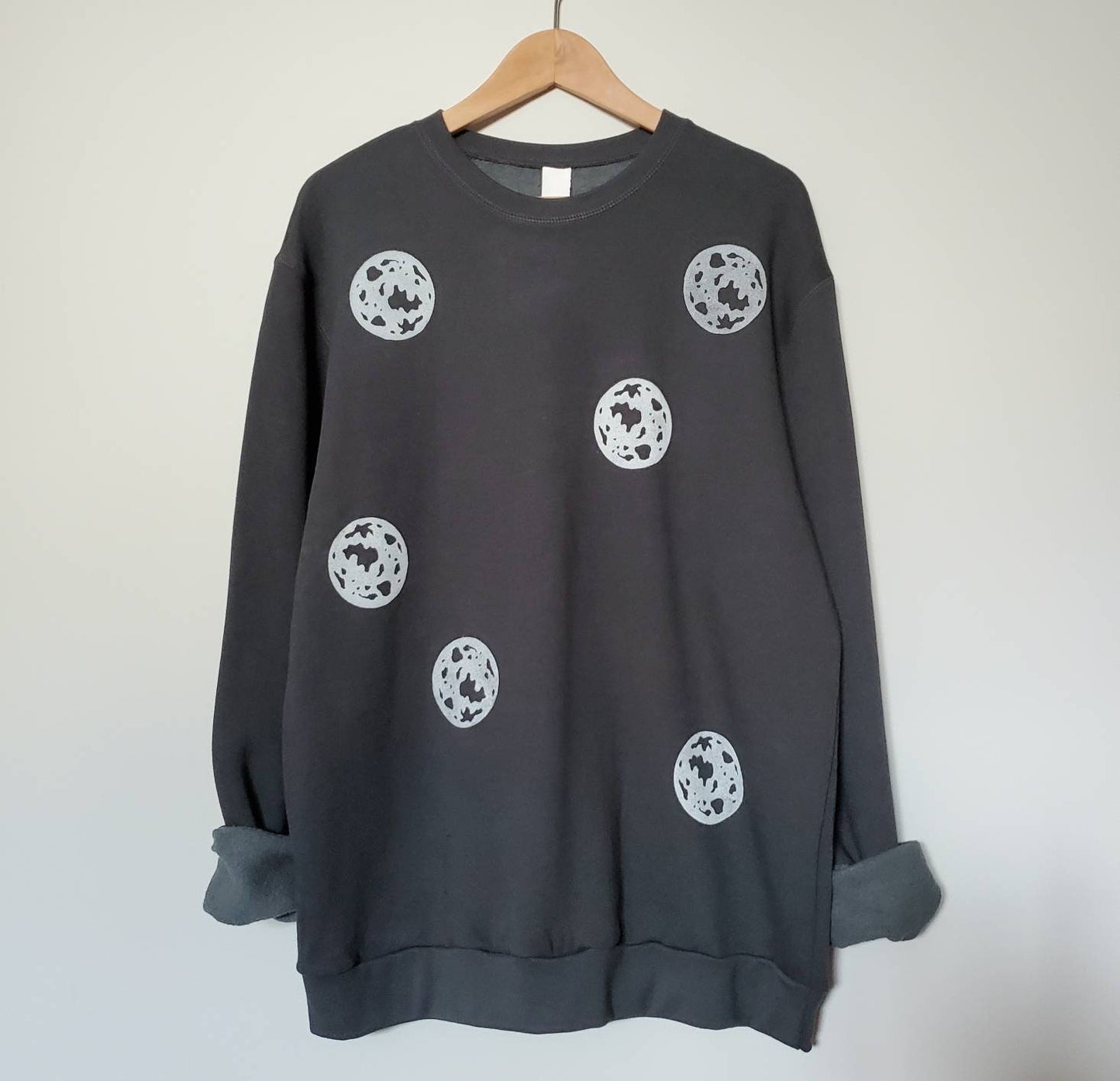 Sweat-shirt lune, col d’équipage UNISEX en bambou, motif pleine lune, pull biologique au charbon de bois, pull doux imprimé bloc estampillé à la main, mode éthique