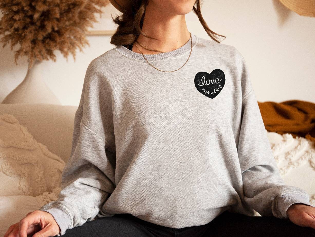 Sweat-shirt Love, col d'équipage UNISEX en bambou, imprimé coeur graphique love, pull en coton biologique naturel, estampillé à la main, imprimé bloc, mode éthique