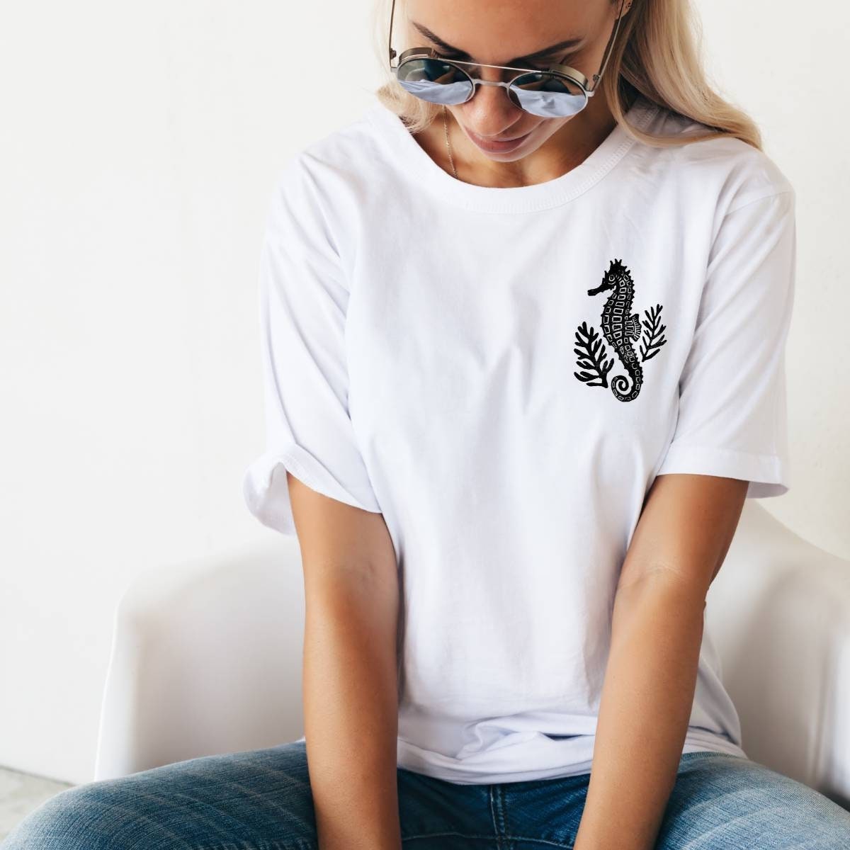 T-shirt hippocampe, t-shirt UNISEXE amoureux de la mer, illustration d’hippocampe imprimée à la main, tee-shirt d’été de plage, impression en bloc estampillée à la main, design lino