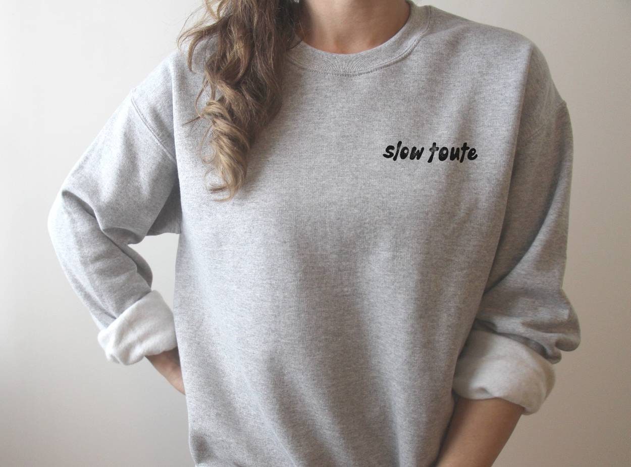 Sweat Slow toute, ras-du-cou UNISEXE bambou, imprimé graphique français, pull en coton biologique naturel, estampillé main, mode éthique