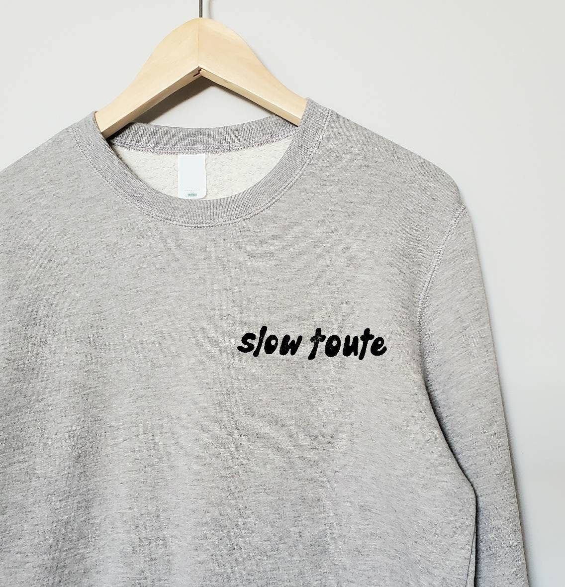 Sweat Slow toute, ras-du-cou UNISEXE bambou, imprimé graphique français, pull en coton biologique naturel, estampillé main, mode éthique