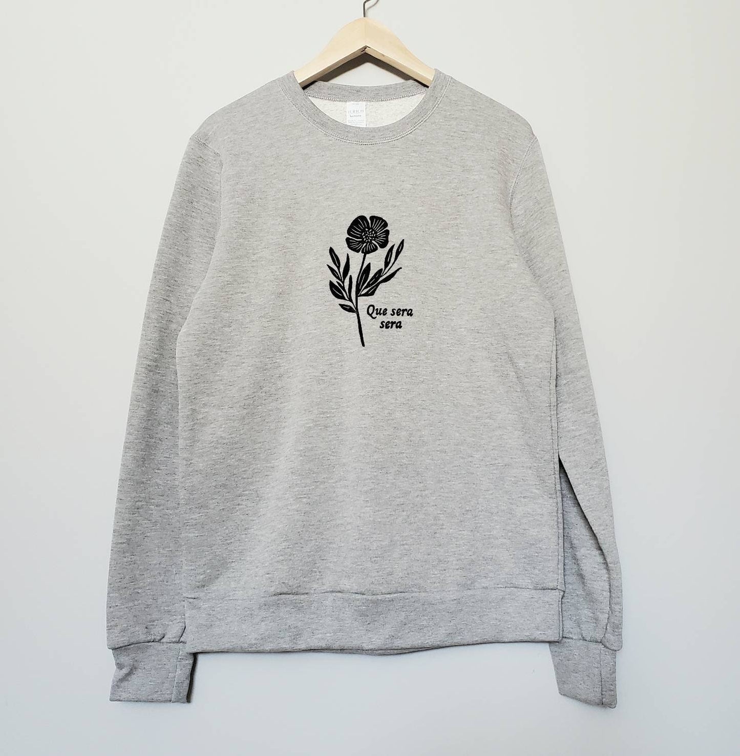 Sweat-shirt Que sera sera, col rond UNISEXE en bambou, imprimé floral graphique français, pull en coton biologique naturel, estampillé main, mode éthique