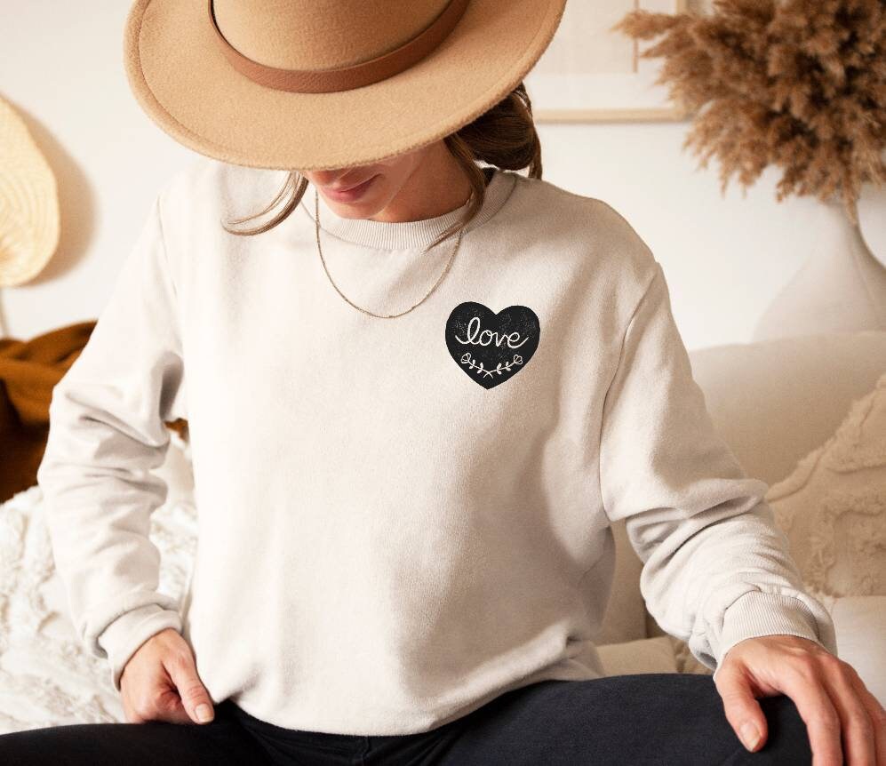 Sweat-shirt Love, col d'équipage UNISEX en bambou, imprimé coeur graphique love, pull en coton biologique naturel, estampillé à la main, imprimé bloc, mode éthique
