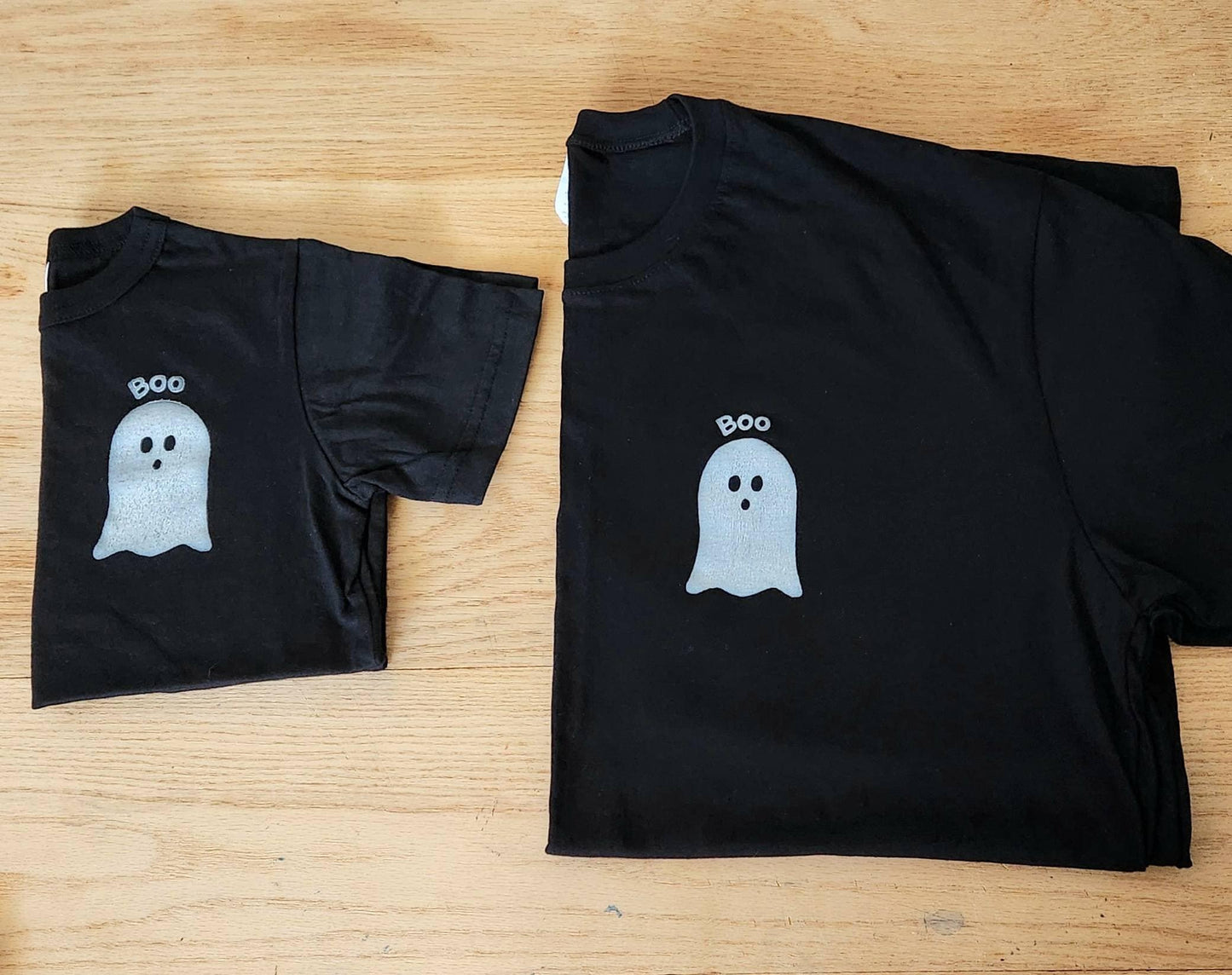 T-shirt Halloween Ghost, t-shirt d’Halloween imprimé à la main UNISEXE, tee-shirt boo imprimé en bloc minimaliste, illustration estampillée à la main, fashi éthique mignon
