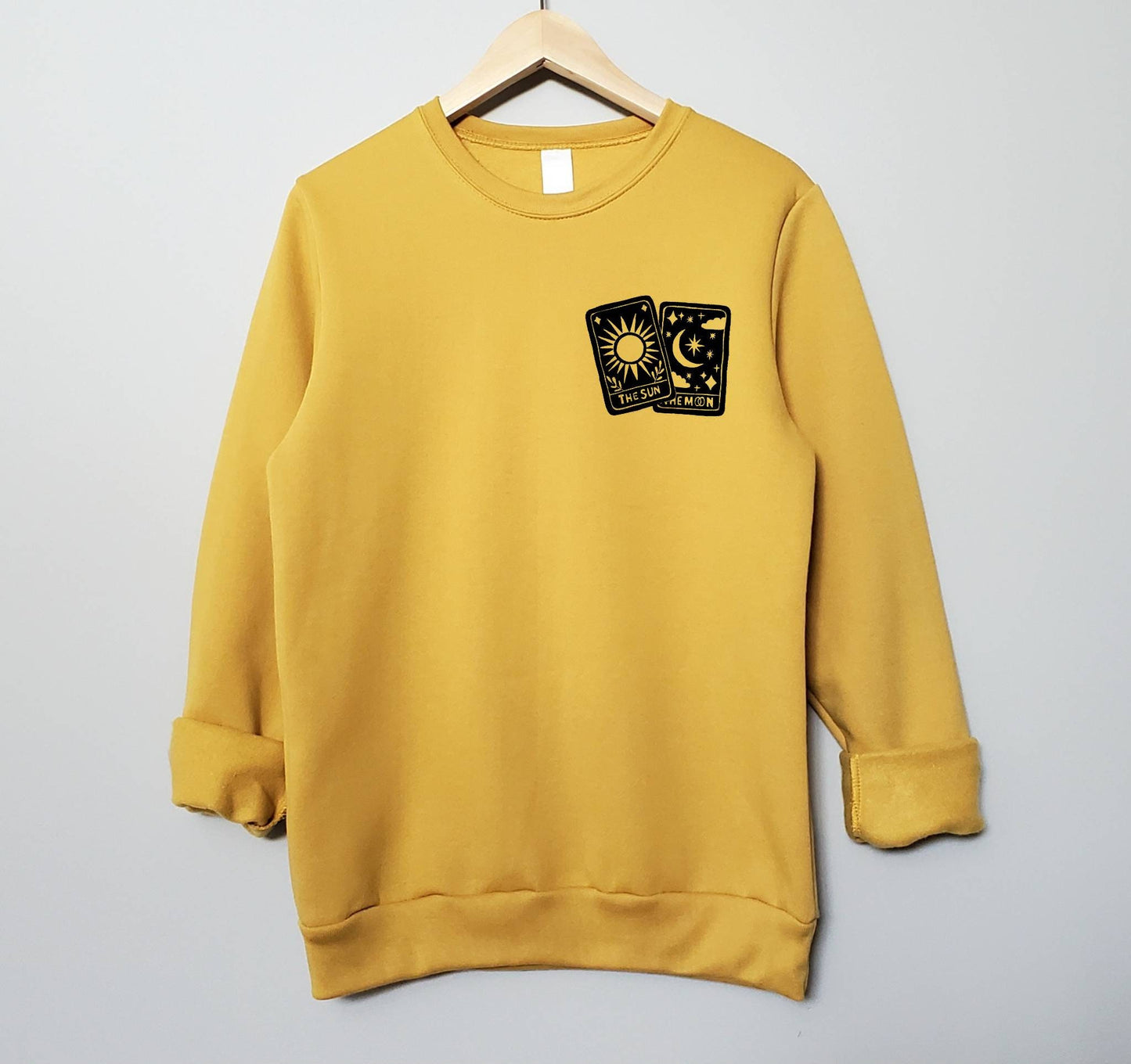 Sweat-shirt de carte de tarot, col d’équipage unisexe imprimé à la main, design linoprint soleil et lune, pull imprimé bloc, pull doux, mode éthique