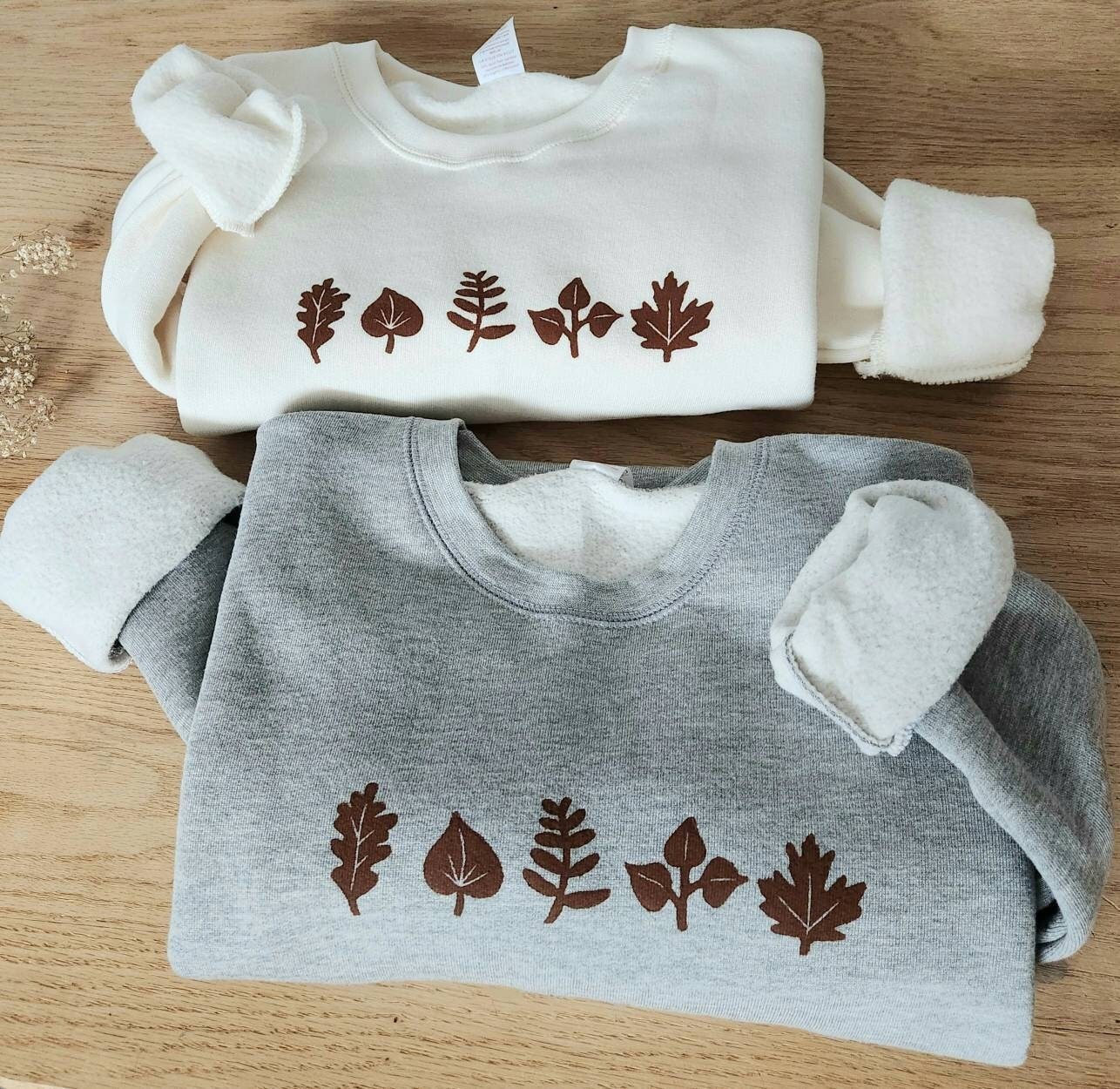 Sweat-shirt imprimé feuilles, col rond UNISEXE en bambou, imprimé botanique minimaliste, pull en coton biologique naturel, mode éthique estampillée à la main