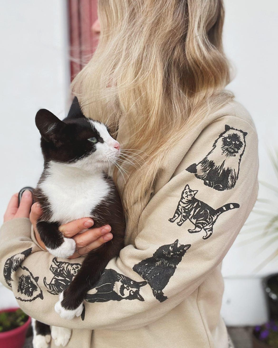 Sweat-shirt imprimé à manches de chat, col d’équipage unisexe imprimé à la main, design imprimé chat, cadeau amoureux des chats, pull mignon doux imprimé en bloc, mode éthique
