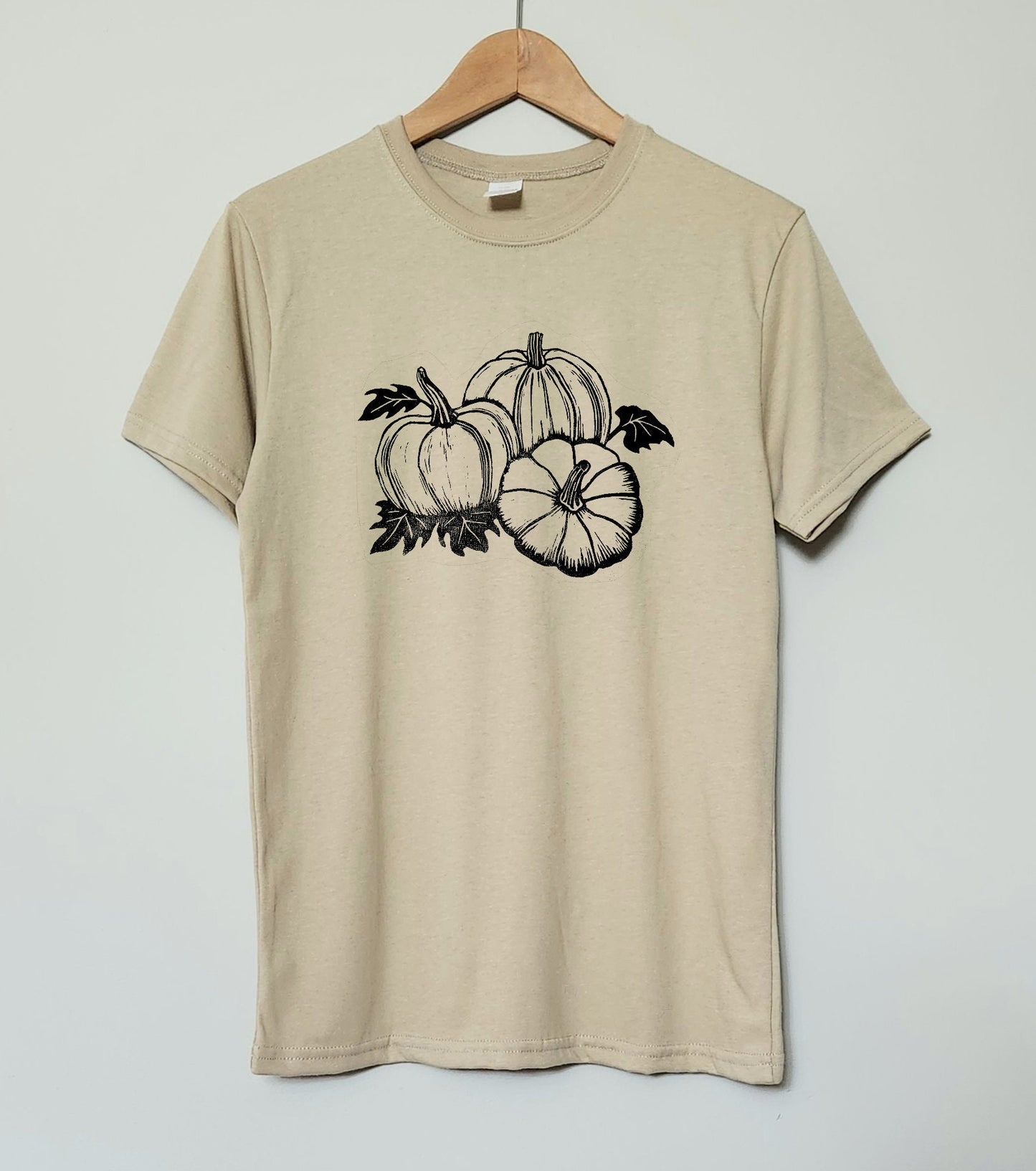 T-shirt citrouille, t-shirt imprimé à la main UNISEX, patch citrouille linocut, illustration de thème d’automne imprimé en bloc, vêtements d’automne, mode éthique