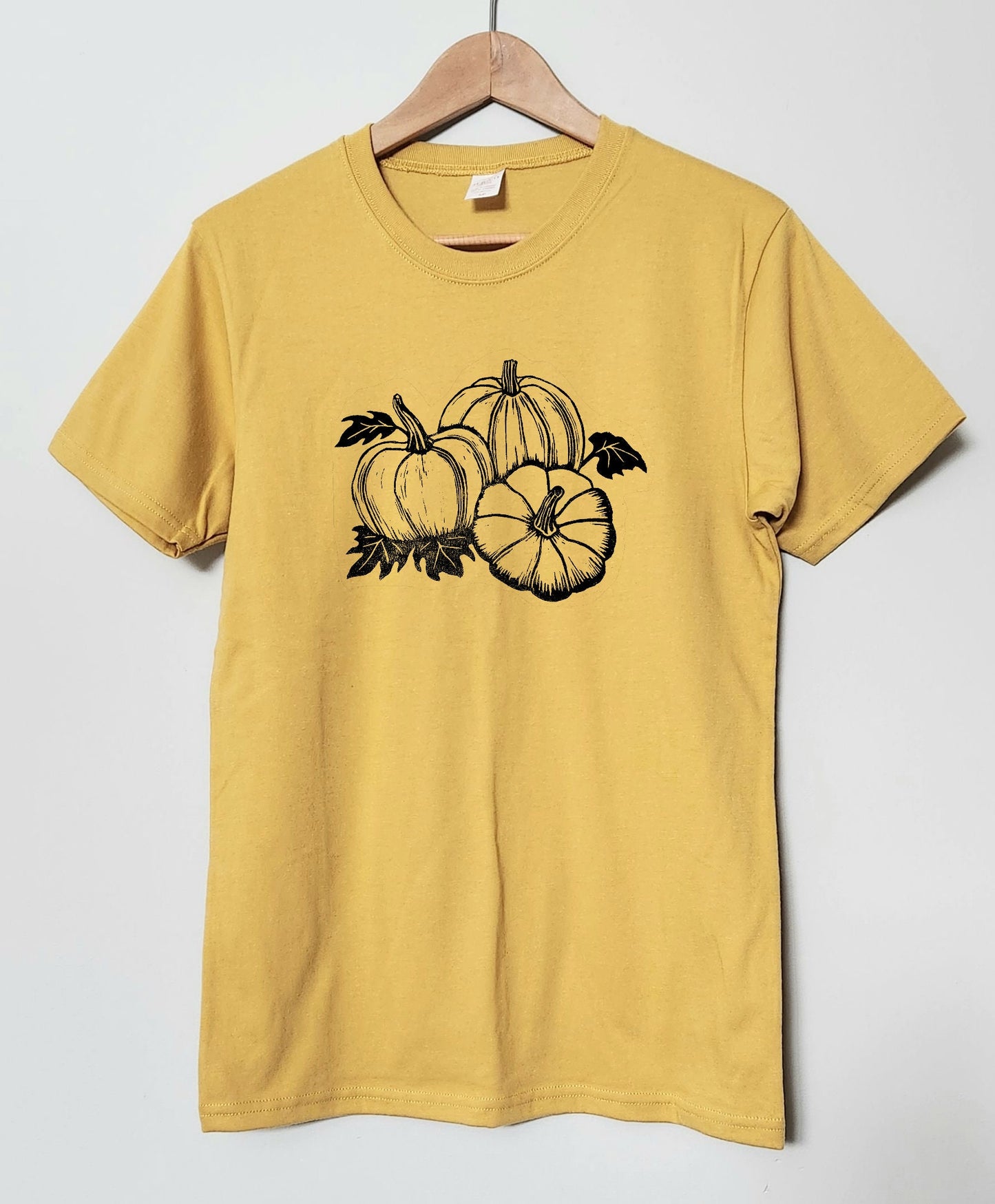 T-shirt citrouille, t-shirt imprimé à la main UNISEX, patch citrouille linocut, illustration de thème d’automne imprimé en bloc, vêtements d’automne, mode éthique