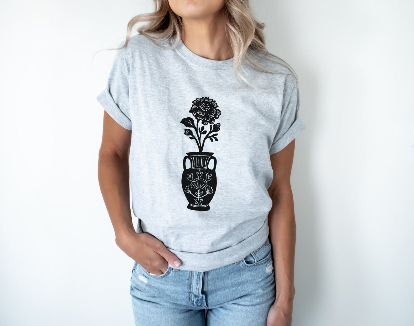 T-shirt vase à fleurs, t-shirt imprimé à la main UNISEX, imprimé botanique linocut, illustration de thème floral imprimé en bloc, mode éthique
