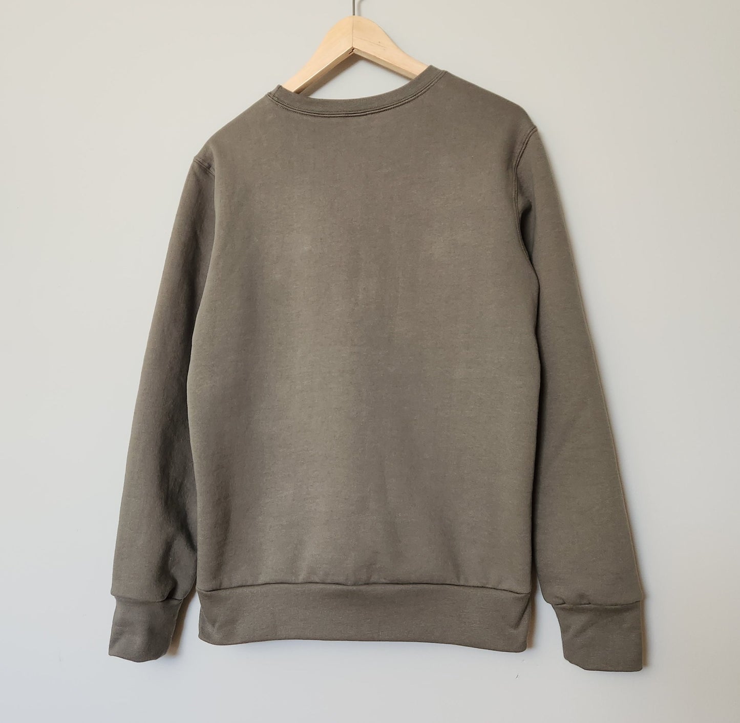 Sweat-shirt papillon, col d’équipage unisexe en coton biologique, motif papillons imprimés en bloc partout, mode d’automne éthique