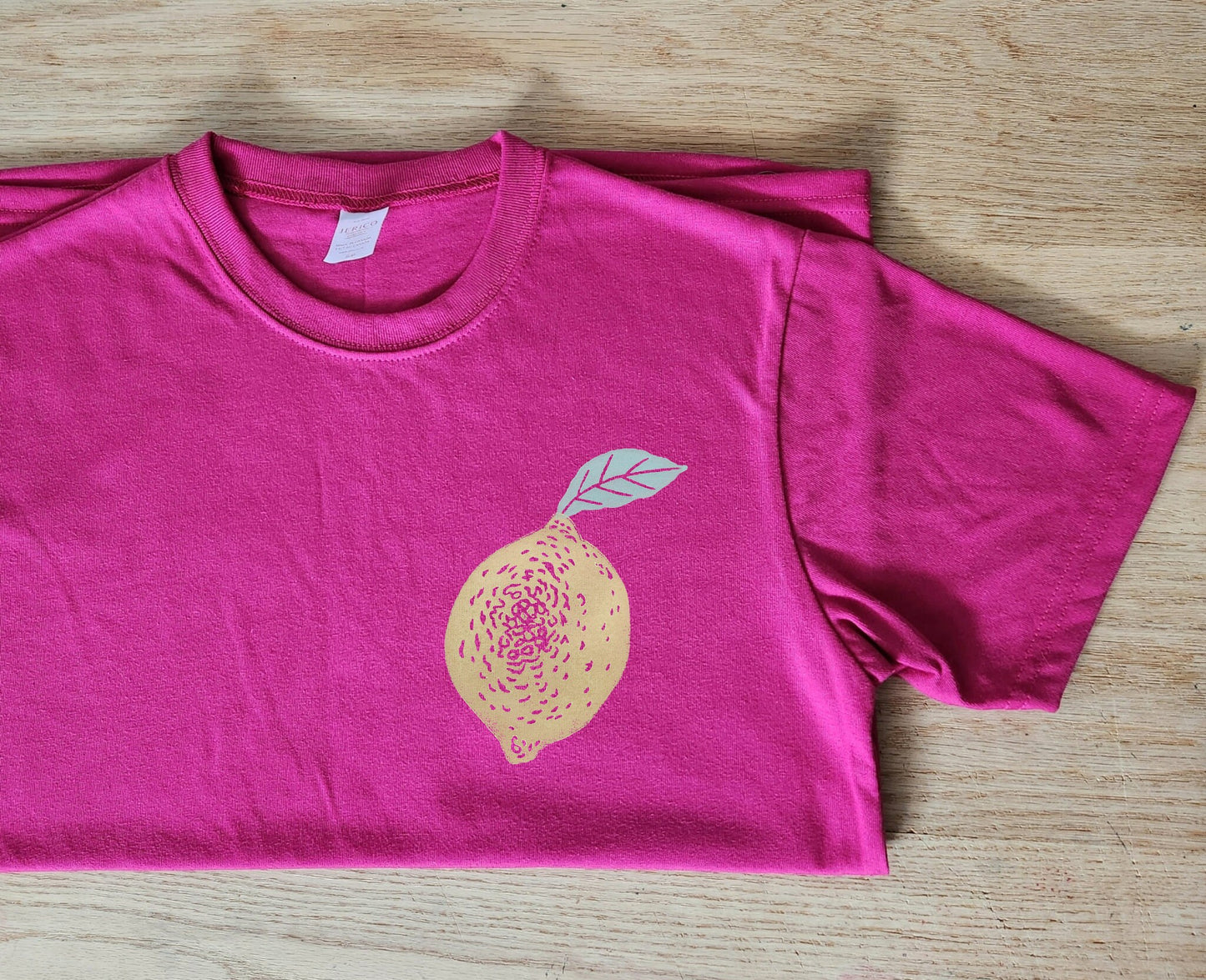 T-shirt citron, tee-shirt aux fruits unisexe imprimé à la main, t-shirt unique aux agrumes imprimés en bloc, chemise linocut printemps été douce, mode éthique
