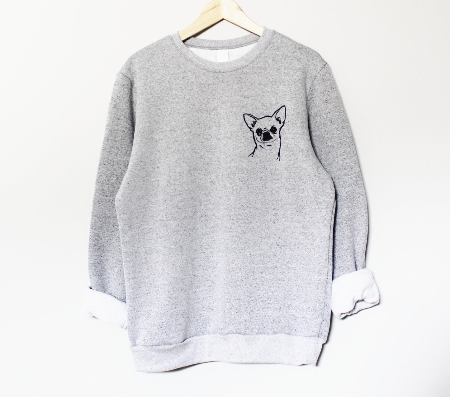 Sweat-shirt Chihuahua, col d’équipage unisexe pour chien, pull chichi linoprint, vêtements imprimés à la main de maman chien, pull gris estampillé à la main, pull en polaire