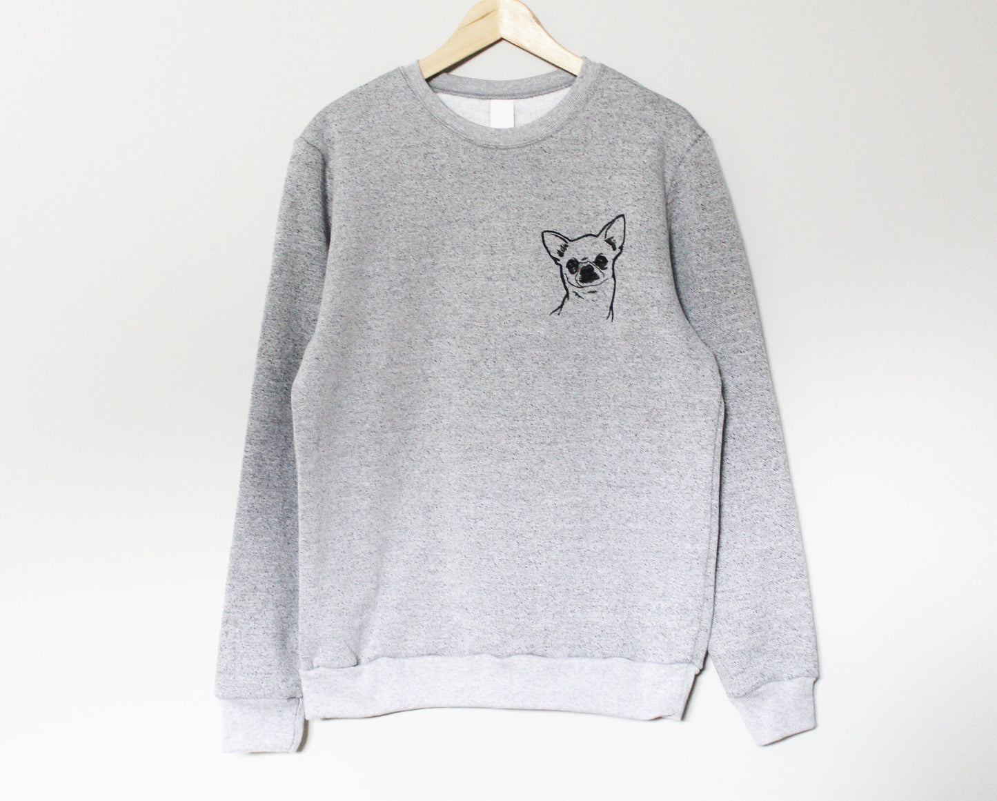 Sweat-shirt Chihuahua, col d’équipage unisexe pour chien, pull chichi linoprint, vêtements imprimés à la main de maman chien, pull gris estampillé à la main, pull en polaire