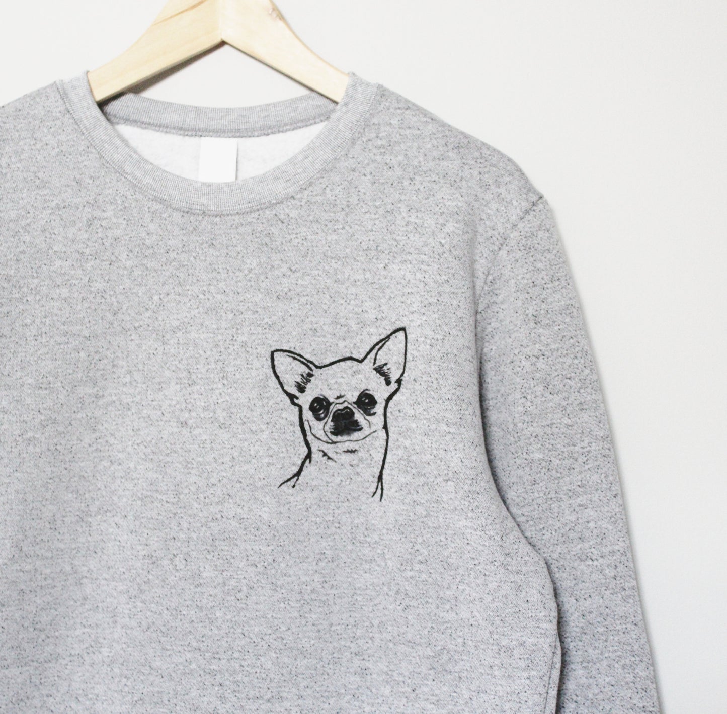 Sweat-shirt Chihuahua, col d’équipage unisexe pour chien, pull chichi linoprint, vêtements imprimés à la main de maman chien, pull gris estampillé à la main, pull en polaire