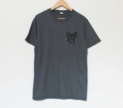T-shirt koala, t-shirt unisexe ours koala, illustration animale imprimée à la main, tee-shirt blanc gris anthracite, impression en bloc estampillée à la main, design lino