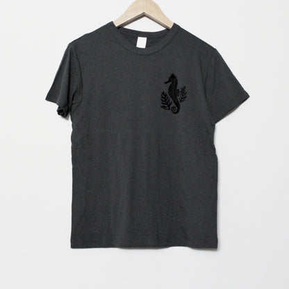 T-shirt hippocampe, t-shirt UNISEXE amoureux de la mer, illustration d’hippocampe imprimée à la main, tee-shirt d’été de plage, impression en bloc estampillée à la main, design lino