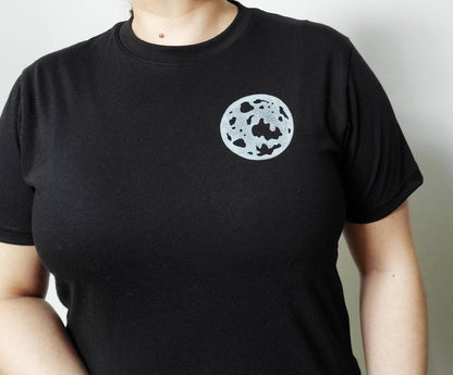T-shirt pleine lune, tee-shirt imprimé à la main UNISEX, lune minimaliste blanche ou dorée, impression en bloc lino, design céleste estampillé à la main, mode éthique