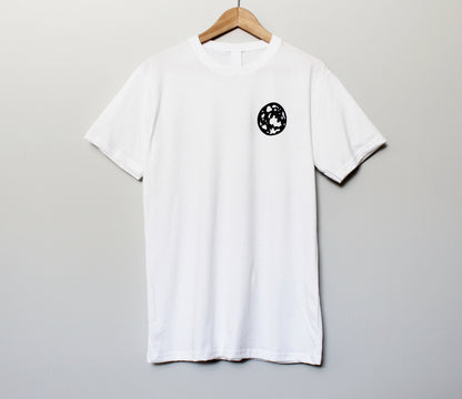 T-shirt pleine lune, tee-shirt imprimé à la main UNISEX, lune noire minimaliste, impression en bloc lino, design céleste estampillé à la main, mode éthique
