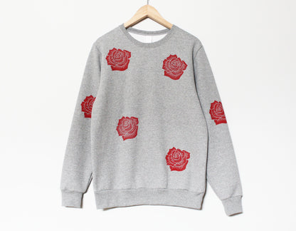 Sweat-shirt rose rouge, col d’équipage de roses imprimé à la main unisexe, motif floral imprimé en bloc partout, pull en polaire douce, mode éthique