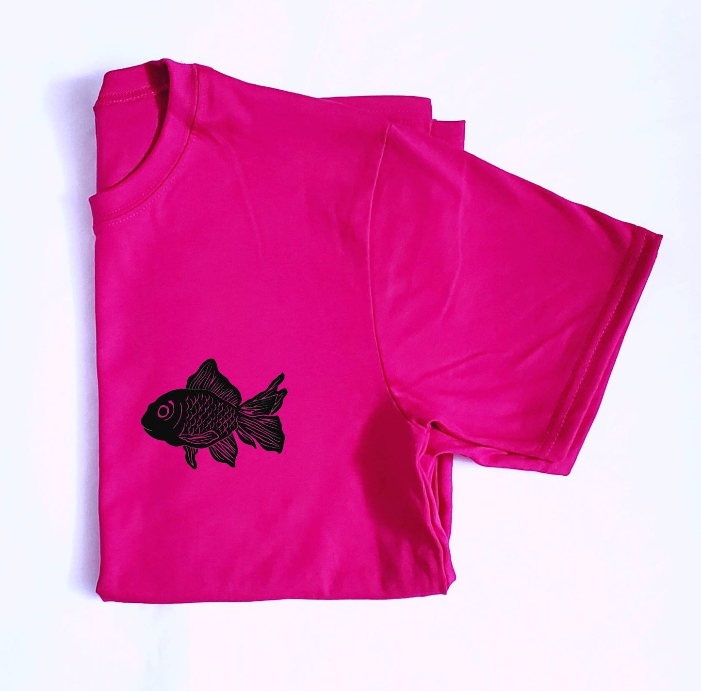 T-shirt de poisson, tee-shirt unisexe imprimé à la main, chemise de poisson d’or minimaliste, t-shirt doux imprimé en bloc unique, mode éthique