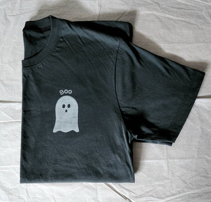 T-shirt Halloween Ghost, t-shirt d’Halloween imprimé à la main UNISEXE, tee-shirt boo imprimé en bloc minimaliste, illustration estampillée à la main, fashi éthique mignon