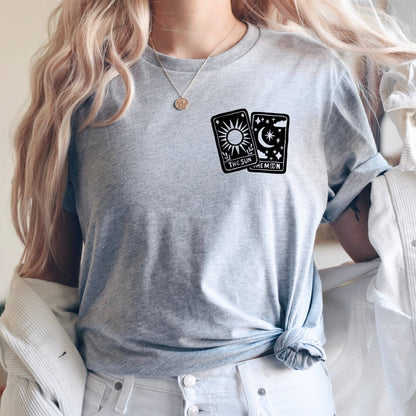 T-shirt de carte de tarot, t-shirt oracle UNISEX imprimé à la main, tee-shirt imprimé soleil et lune, mode minimaliste, vêtements uniques, mode éthique