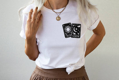 T-shirt de carte de tarot, t-shirt oracle UNISEX imprimé à la main, tee-shirt imprimé soleil et lune, mode minimaliste, vêtements uniques, mode éthique