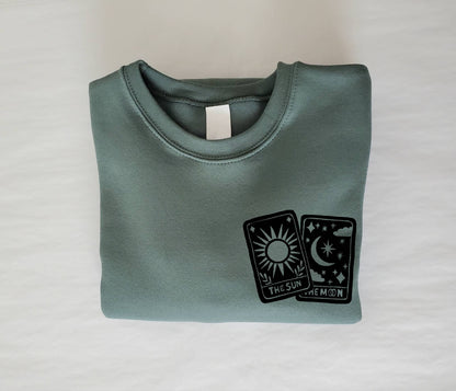 Sweat-shirt de carte de tarot, col d’équipage unisexe imprimé à la main, design linoprint soleil et lune, pull imprimé bloc, pull doux, mode éthique