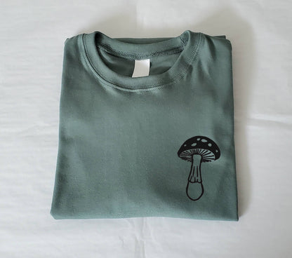T-shirt champignon, chemise imprimée à la main UNISEX, imprimé en bloc botanique graphique minimaliste, tee-shirt lino imprimé champignon estampillé à la main, mode éthique