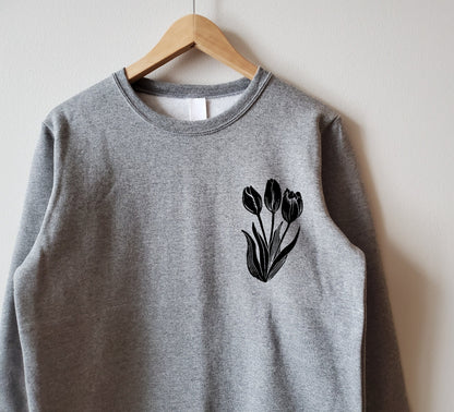 Sweat-shirt tulipe, col d’équipage de fleurs imprimé à la main unisexe, illustration florale imprimée en bloc, pull en polaire douce, vêtements éthiques de printemps