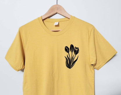 T-shirt tulipe, tee-shirt à fleurs unisexe imprimé à la main, design floral minimaliste, t-shirt imprimé en bloc unique, chemise d'été douce, mode éthique