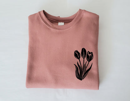 Sweat-shirt tulipe, col d’équipage de fleurs imprimé à la main unisexe, illustration florale imprimée en bloc, pull en polaire douce, vêtements éthiques de printemps