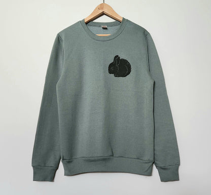 Sweat-shirt de lapin, col d’équipage imprimé à la main unisexe, illustration de lapin imprimée en bloc, pull mignon doux, vêtements d’automne, mode éthique