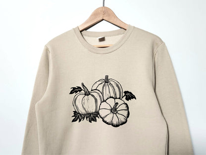 Sweat-shirt citrouille, col d’équipage d’automne imprimé à la main unisexe, illustration de patch de citrouille imprimée en bloc, pull linocut doux, mode éthique