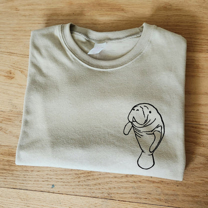 T-shirt lamantin, tee-shirt unisexe imprimé à la main, chemise de vache de mer minimaliste, t-shirt imprimé en bloc unique, chemise d'été douce, mode éthique