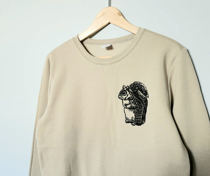 Sweat-shirt écureuil, col d’équipage imprimé à la main unisexe, illustration d’écureuil imprimé en bloc, pull mignon doux, vêtements de printemps, mode éthique