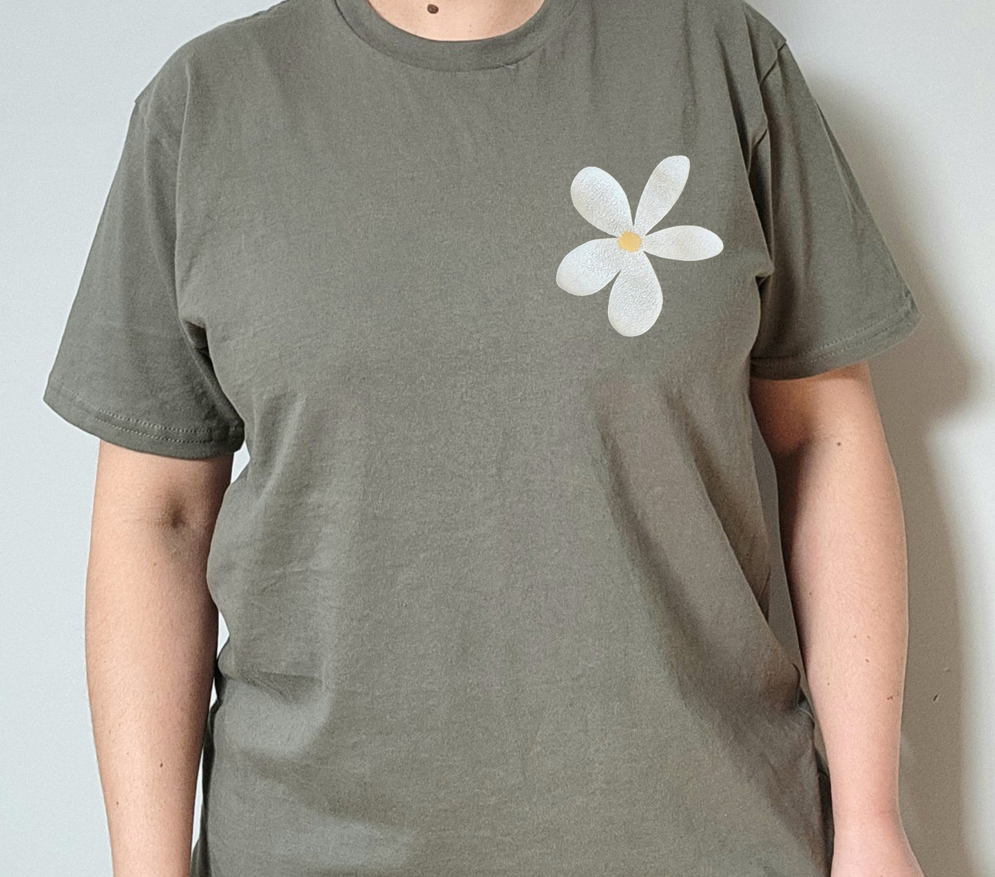 Daisy flower t-shirt, UNISEX floral theme hand printed tshirt, block print flower tee, linocut illustration, ethical spring summer fashion