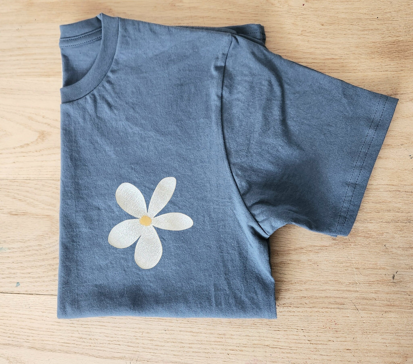 Daisy flower t-shirt, UNISEX floral theme hand printed tshirt, block print flower tee, linocut illustration, ethical spring summer fashion