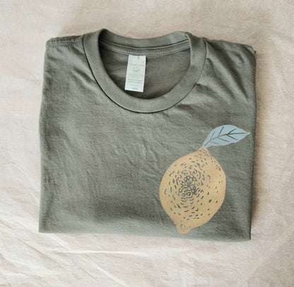 T-shirt citron, tee-shirt aux fruits unisexe imprimé à la main, t-shirt unique aux agrumes imprimés en bloc, chemise linocut printemps été douce, mode éthique