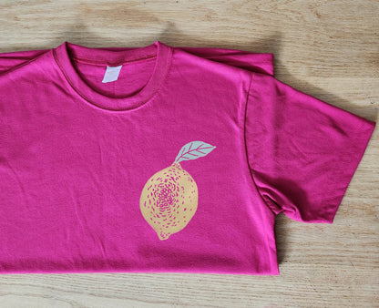 T-shirt citron, tee-shirt aux fruits unisexe imprimé à la main, t-shirt unique aux agrumes imprimés en bloc, chemise linocut printemps été douce, mode éthique