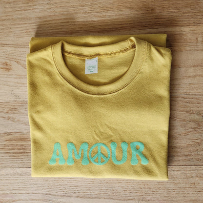 T-shirt Amour, t-shirt unisexe amour imprimé à la main, tee-shirt imprimé graphique paix et amour, design imprimé bloc minimaliste, mode estivale éthique